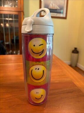 Tervis Tumbler Sports Bottle Smiley Face